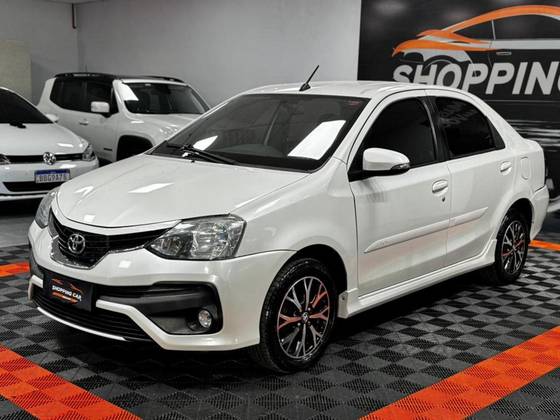 TOYOTA ETIOS 1.5 PLATINUM SEDAN 16V FLEX 4P AUTOMÁTICO